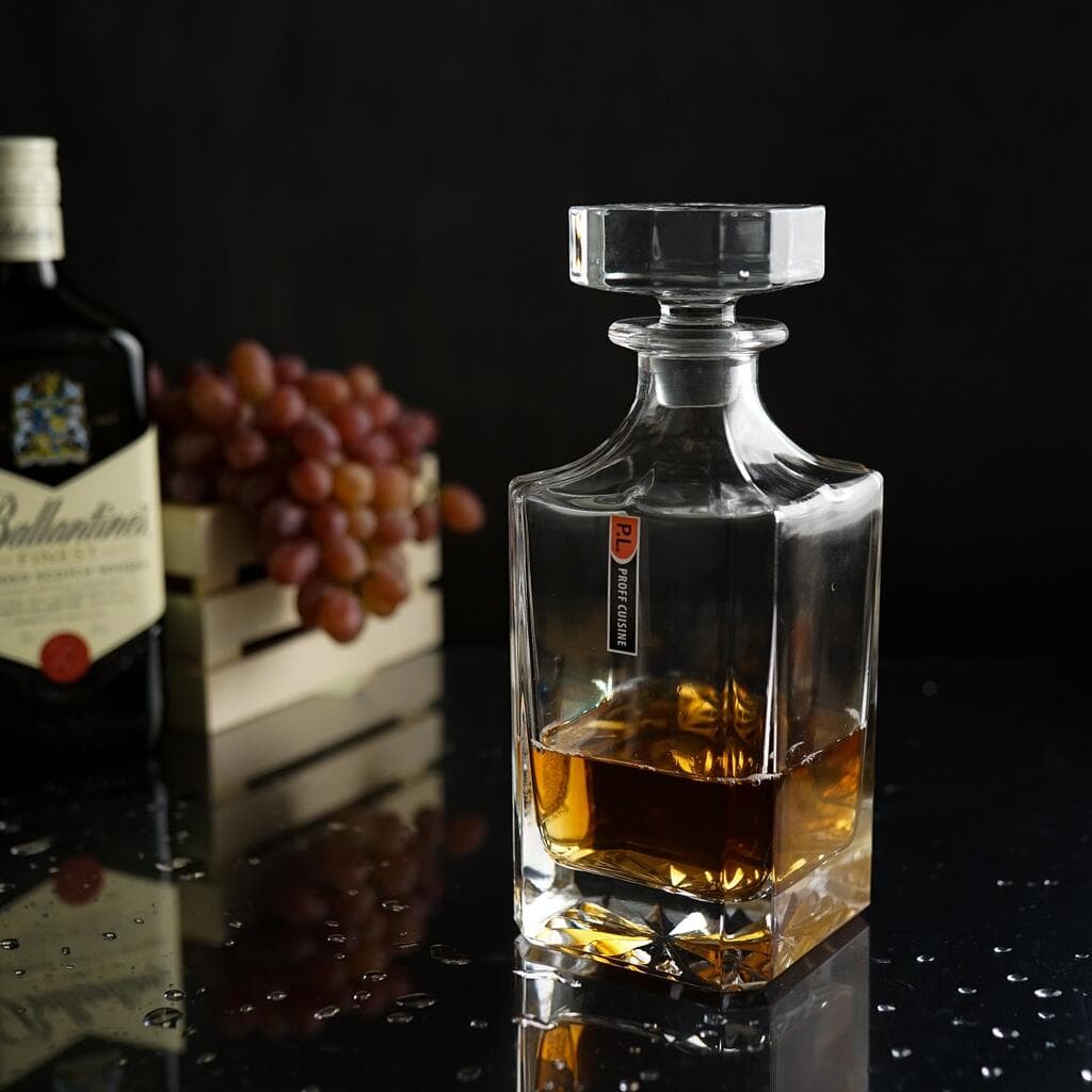 Графин  0,75 л штоф с крышкой Classic h22 см 10*10 см стекло P.L. - BarWare [1]